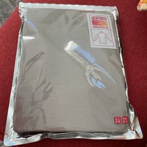 Uniqlo heattech turtleneck long sleeve T-shirt